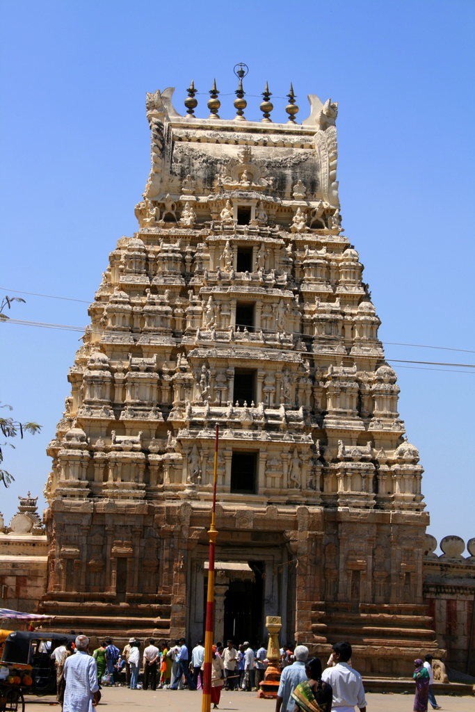 Sri Ranganathaswamy Temple, Srirangapatna, Dravidian architecture, Hindu temple, gopuram, temple entrance, devotees, Karnataka, Indian temples, religious site