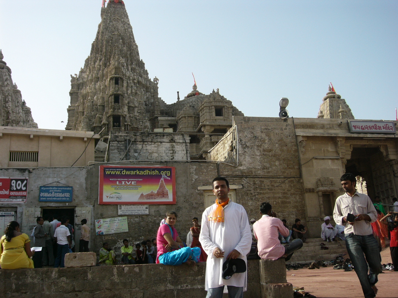 Dwarkadhish Temple, Dwarka, Hindu pilgrimage site, temple architecture, devotees, traditional attire, Gujarat, religious site, ancient temples, cultural heritage