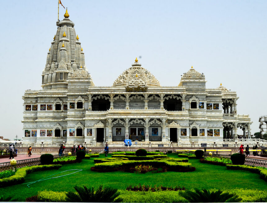 34662732821_3f81966184_k_prem_Mandir_Vrindavan Prem Mandir, Vrindavan, lush garden, marble temple, spiritual site, Hindu temple, Indian architecture, serene landscape, greenery, temple entrance