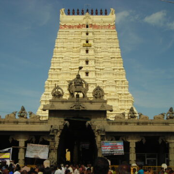 Rameshwaram Temple, gopuram, Dravidian architecture, Hindu temple, Tamil Nadu, religious site, temple entrance, mythological sculptures, temple carvings, pilgrimage site, devotees