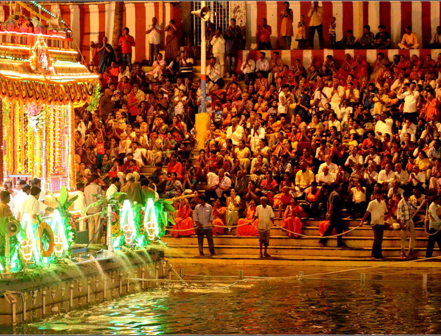 25969302852_af9fef6f4d_k_Tirumala_Tirupathi_Devasthanam_Theppam_Festival_flickr Theppam Festival, Temple Festival, Devotional Celebration, Crowd, Cultural Event, Night Photography, cultural event, Lord Venkateswara Temple