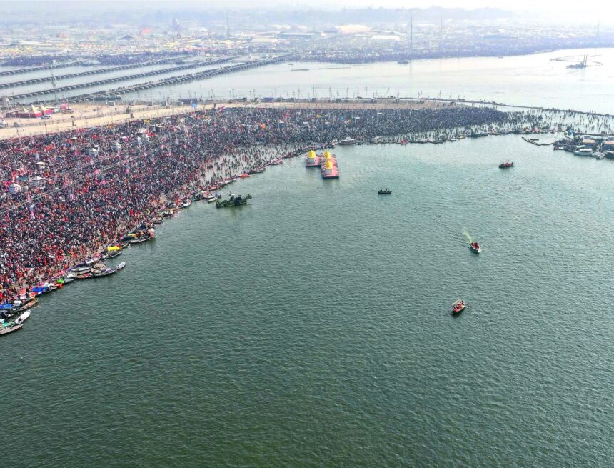 20250205_150936-1 Kumbh Mela, aerial view, river confluence, Prayagraj, massive crowd, spiritual gathering, ceremonial boats, festival, cultural event